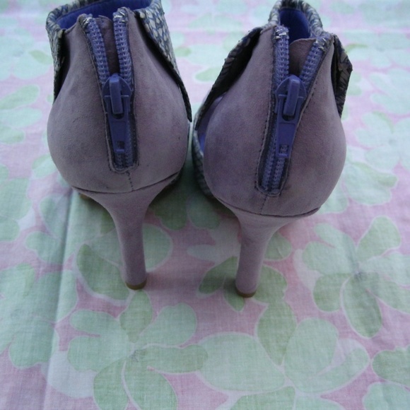 Kelsi Dagger Lavender Suede Snakeskin PeepToe Heel - Picture 4 of 8